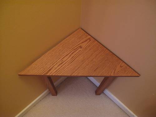 Corner table